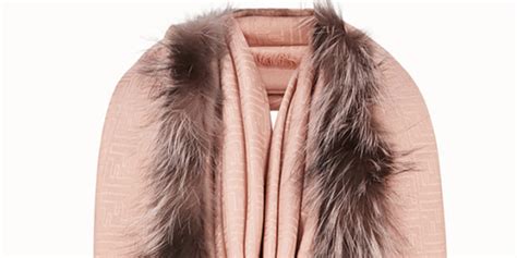 maglia di fendi a forma di vagina|The Internet Is Comparing Fendi's New Scarf To A Vagina.